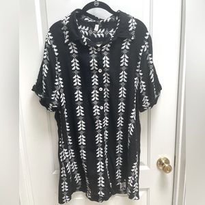 Black and Cream Romper by Elan, Size Large